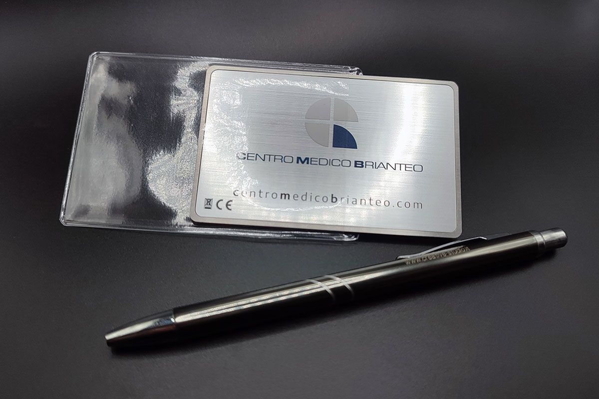 Biglietti da visita in metallo con NFC