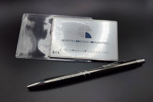 Biglietti da visita in metallo con NFC